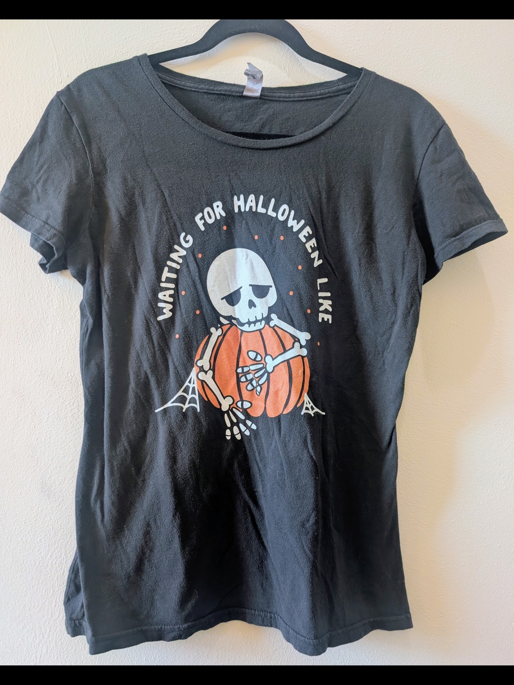 Black "Waiting For Halloween" Skeleton Pumpkin Graphic Tee Women's Medium